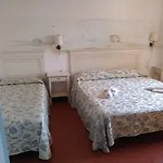 Ξενοδοχείο με διαμερίσματα White 4*
