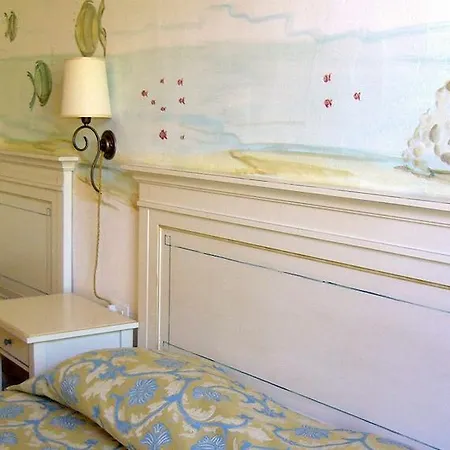 Aparthotel White 3*