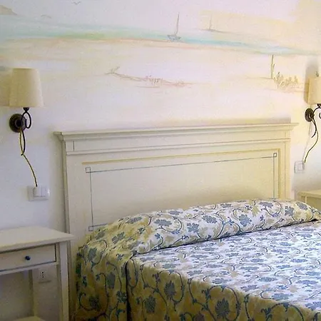White Aparthotel