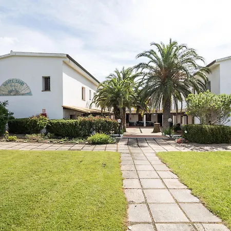 White Aparthotel 4*